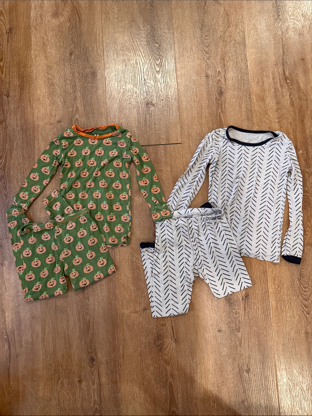 Kyte BABY Green Pumpkin & White Arrow Kids Pajama Set Duo